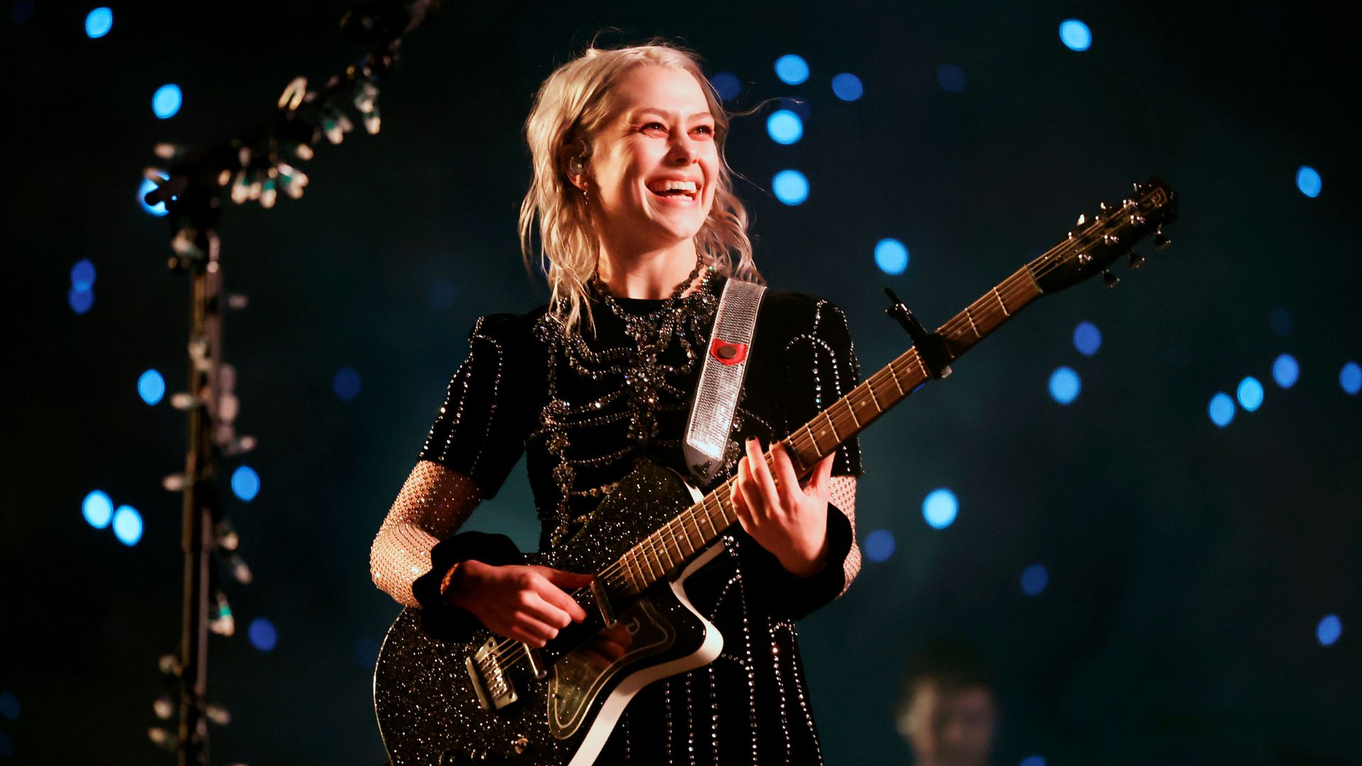 Phoebe Bridgers anuncia novo álbum "Lost Weekend"