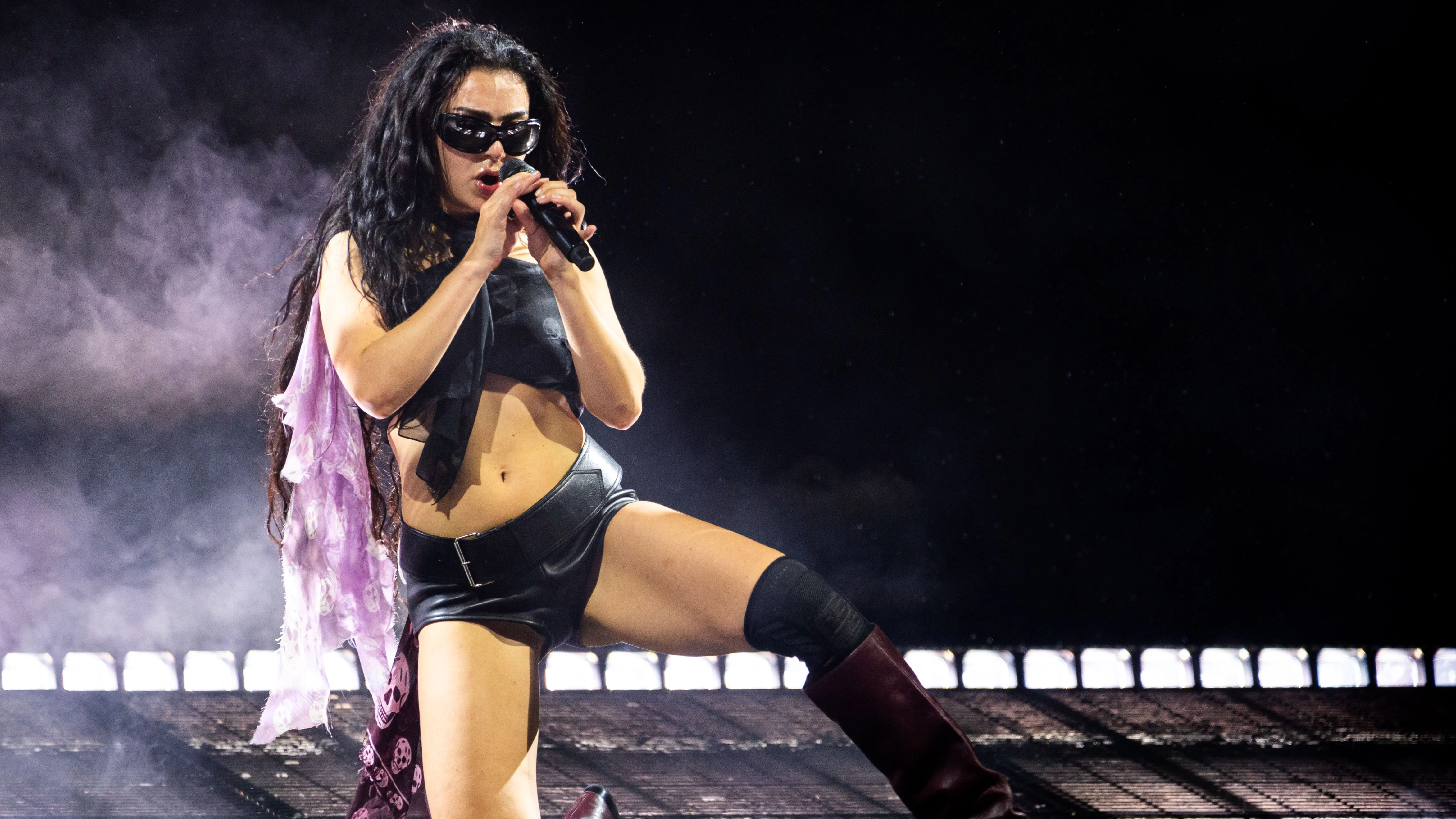 Charli XCX, Travis Scott e The Killers: veja o line-up por dia do Lollapalooza 2027