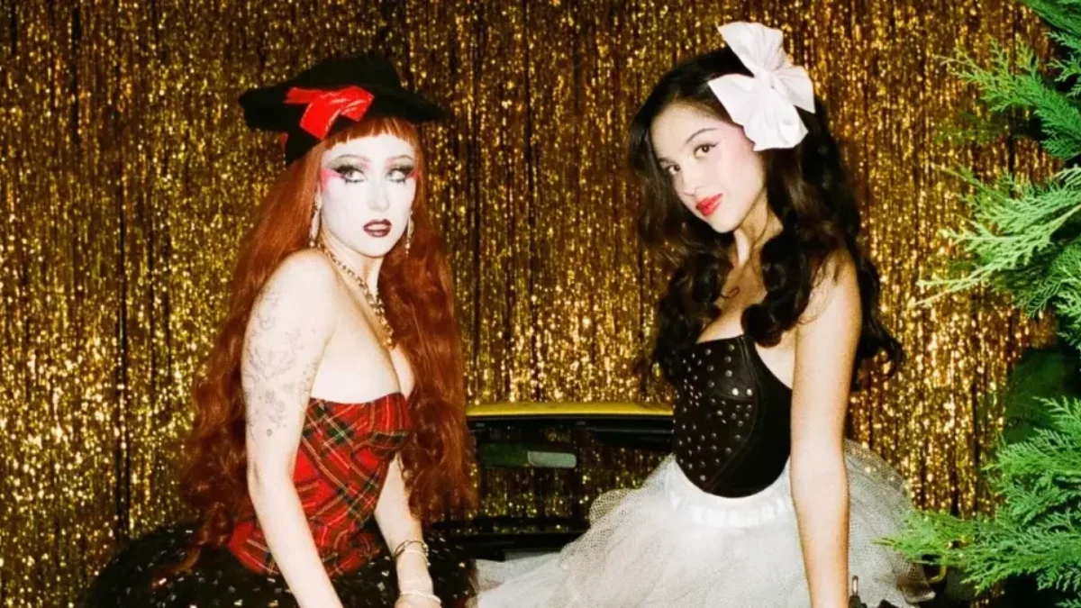 Com estética dos anos 80, Chappell Roan e Olivia Rorigo lançam clipe de remix de 'Expectations'