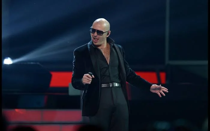Pitbull anuncia show no Brasil em 2027 com participação de Pedro Sampaio; veja valores